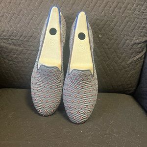 Very attractive classic comfortable ladies shoes.!